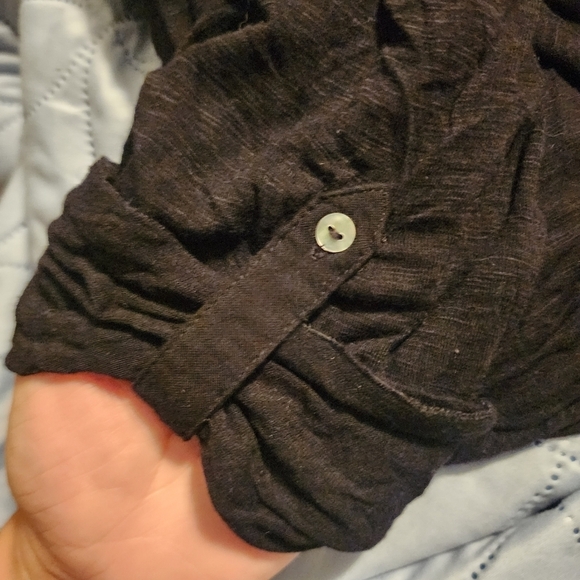 Cupio Black Floral Embroidered Top Rolltab Sleeves Women's Medium M Soft Comfort - Picture 4 of 7